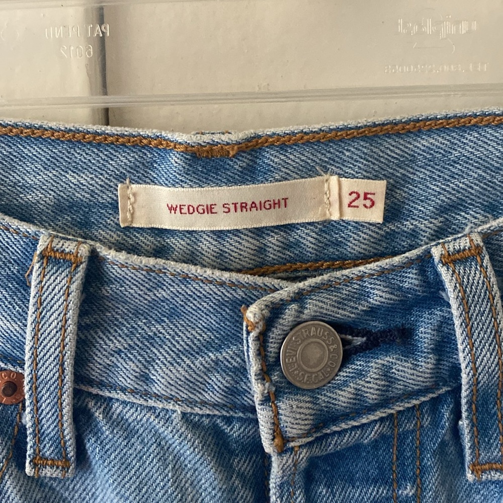 Levi’s destressed jeans - Picture 5 of 16